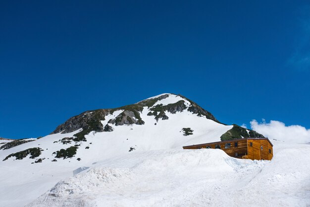 Tateyama, japan - june 11, 2017: japan alps with melting snow. the tateyama kurobe alpine route operate in late april until november, is one of the tourist attraction in japan