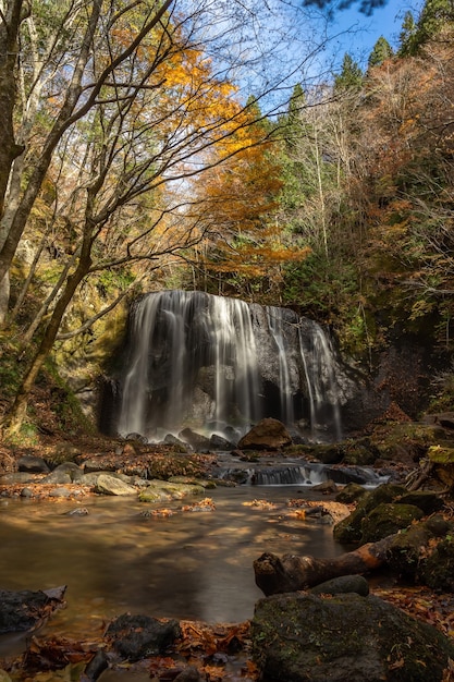 写真 福島の秋秋シーズンの達沢不動滝。福島県猪苗代に滝があります。