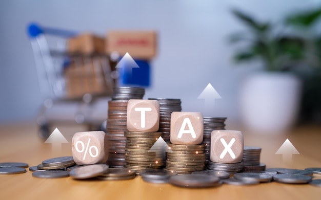 税の木製の手紙 税の概念 収入税の申告 税金の支払いと税金控除の計画