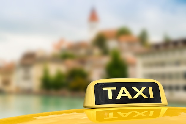 Taxi voor reizen met stadsgezicht achtergrond