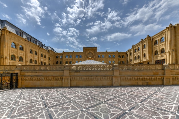 Taza Pir Mosque mosque in Baku Azerbaijan Its construction began in 1905 and was finished by 1914