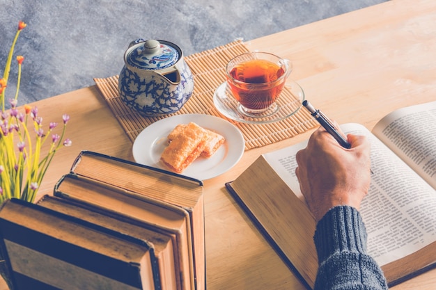 お茶と本