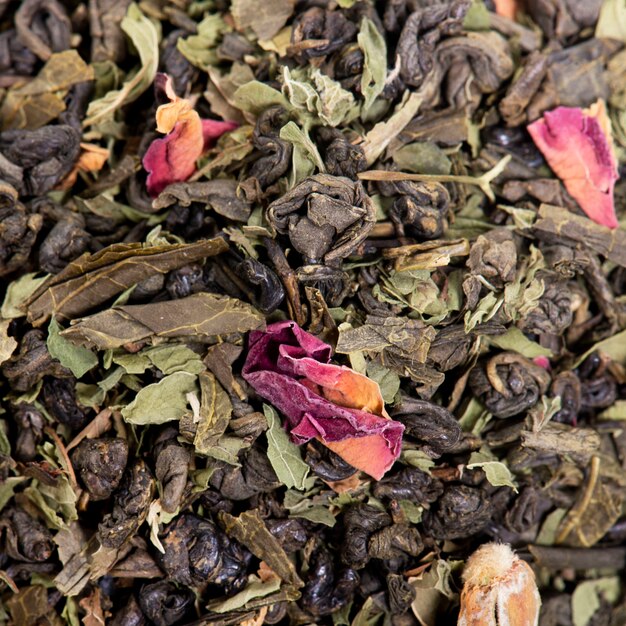 tea and leaves 