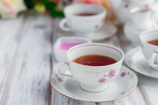 Tea set with floral print 