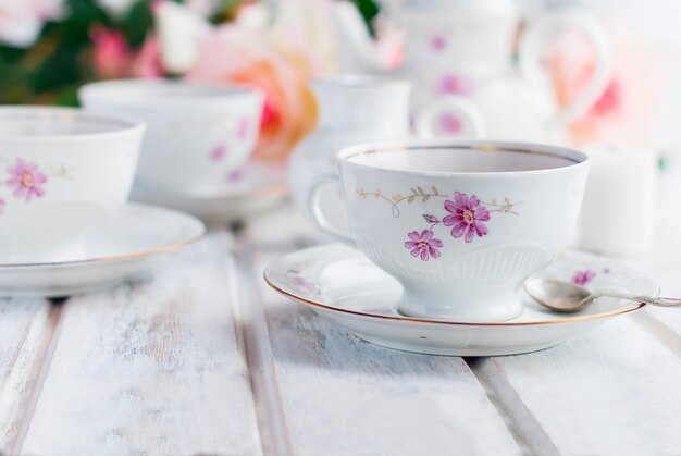 Tea set with floral print 