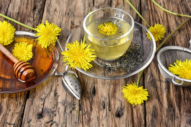 Tea with honey dandelion