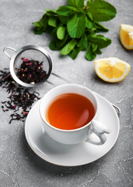 Tea with lemon and mint