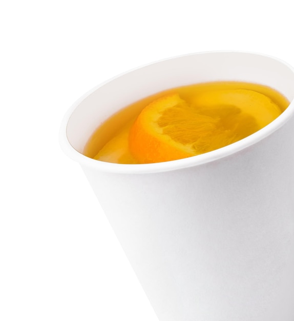 写真 プラスチック カップにオレンジのスライスを入れたお茶