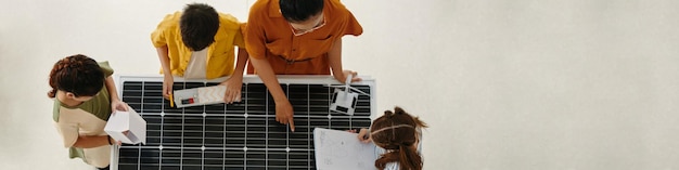 Teacher telling kids about renewable energy