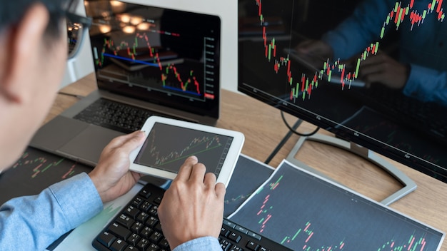 team of broker or traders talking about forex on multiple computer screens of stock market