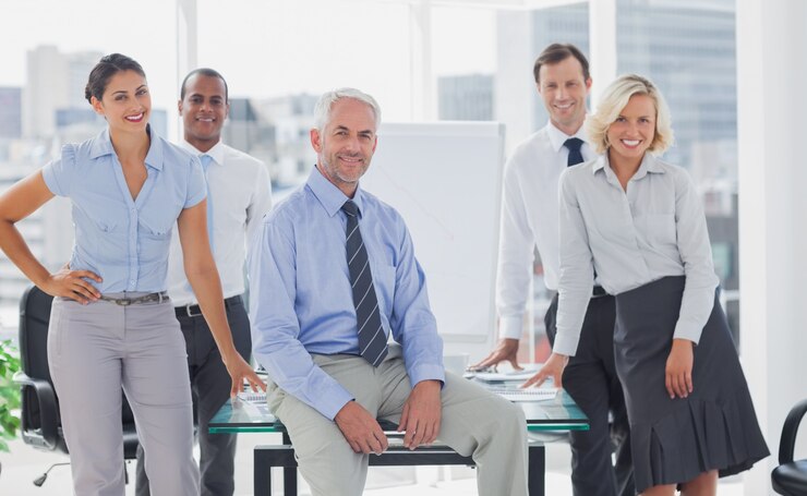 Photo team of cool business people posing together