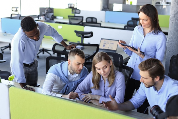 Team young professionals having casual discussion in office. executives having friendly discussion during break