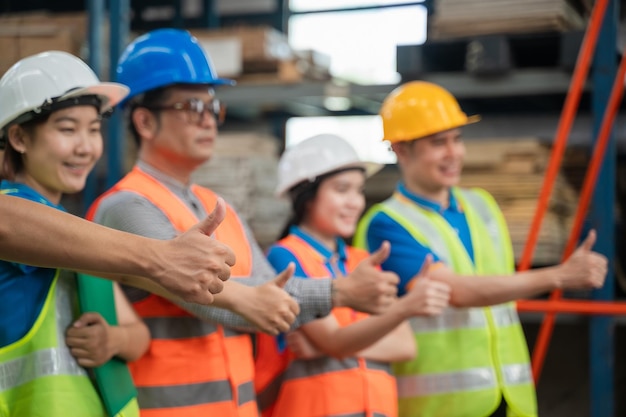 Ingegnere del lavoro di squadra logistica e trasporti professionali affari di trasporto lavoro industriale di successo uomini di servizio di buon lavoro presso workxa