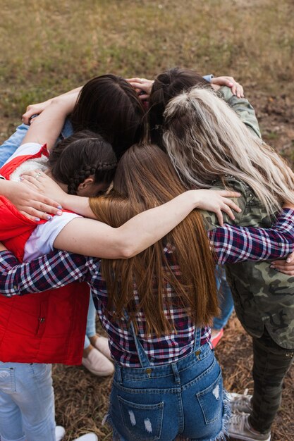 Foto concetto di strategia di discussione degli amici delle donne di lavoro di squadra sostegno alle donne.