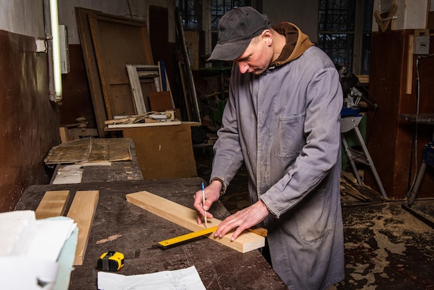 Technical drawing design and marking for the manufacture of a wooden frame