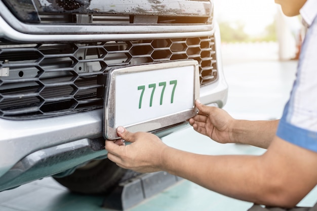 Technician changing car plate number in service center