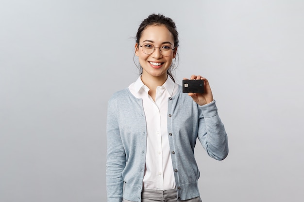 Technologie, online aankopen en financiële concept.