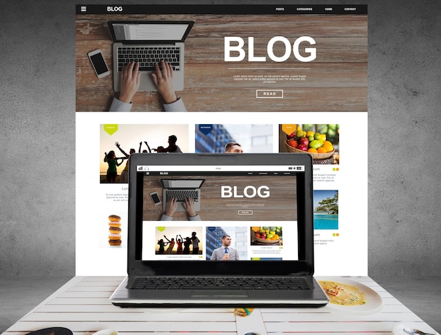 テクノロジー、マスメディア、インターネットのコンセプト – グレイのコンクリート背景にブログのウェブページを画面に表示したノートパソコン
