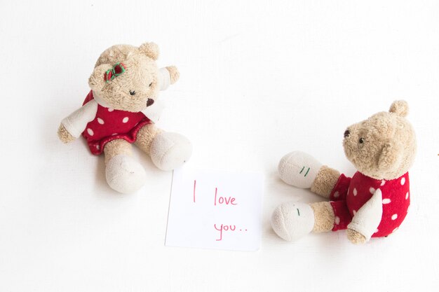 Teddy bears next to I love you message