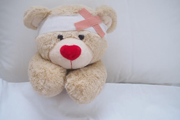 Teddybeer met een wond