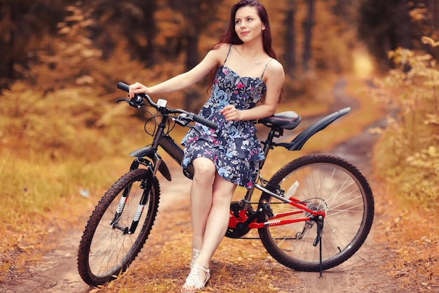 Photo teen girl bike forest indian summer