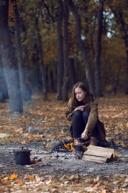 Foto ragazza teenager al picnic