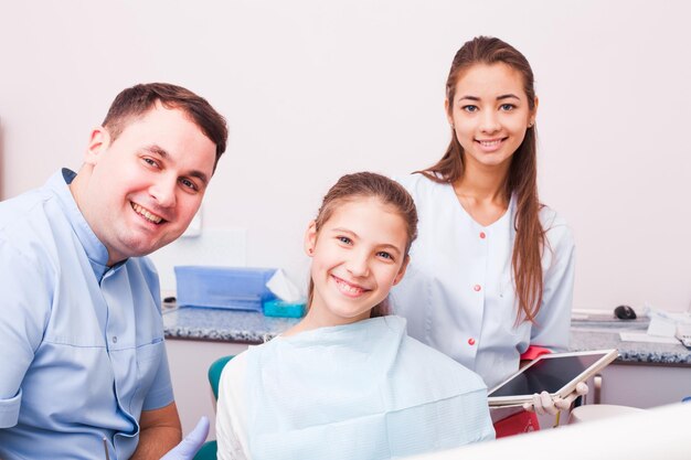 Photo teenage girl at the dental clinic, diagnosis and bite fix