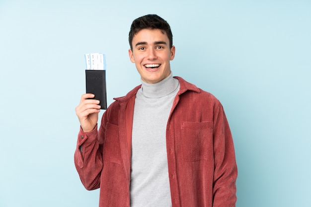 Photo teenager caucasian man isolated on purple