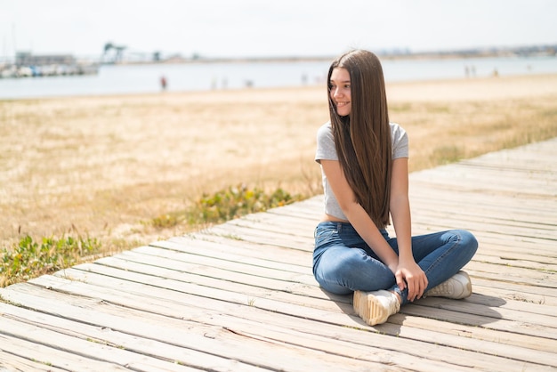 Photo teenager girl at outdoors