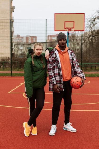 Photo teenagers at the basketball field together