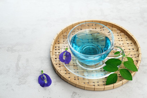 Teh Telang 나비꽃차는 Clitoria ternatea 꽃을 주입하여 만든 허브차입니다.