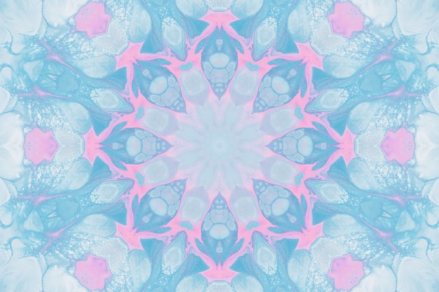 Tekenen met aquarellen, abstracte afbeeldingen voor de achtergrond. Design element, pastel roze en blauwe kleuren. Geometrische bloemen, caleidoscoopvervaging