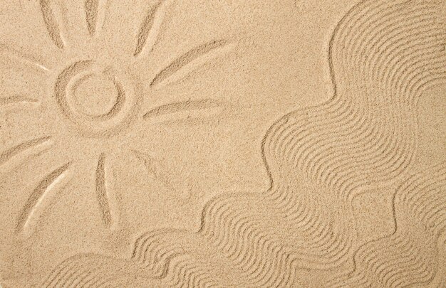 Foto tekenen op zand zon golven top view geen mensen zomervakantie reizen