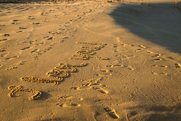 Tekst geschreven in het zand, ik hou van je.