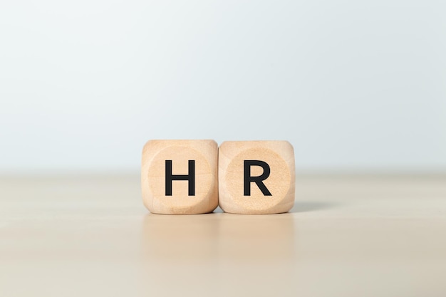 Tekst HR op houten kubusblok Human Resource Concept Selectie van personen om deel te nemen aan corporate