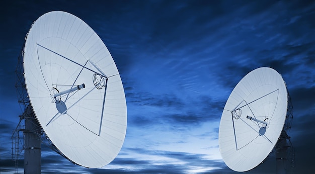 Photo telecom satellite array and sunset background