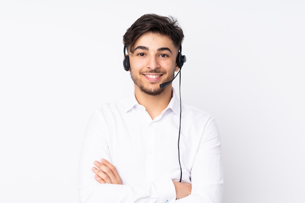 Telemarketeer Arabische man aan het werk met een headset op witte muur