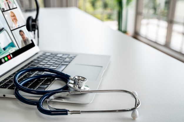 Telemedicine service online video call for doctor to actively chat with patient