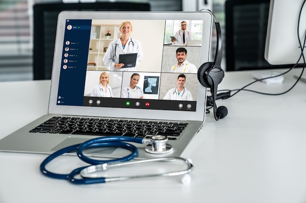 Telemedicine service online video call for doctor to actively chat with patient