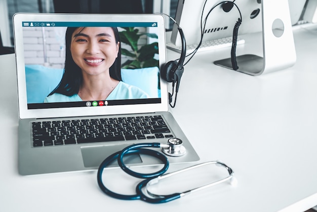 Telemedicine service online video call for doctor to actively chat with patient