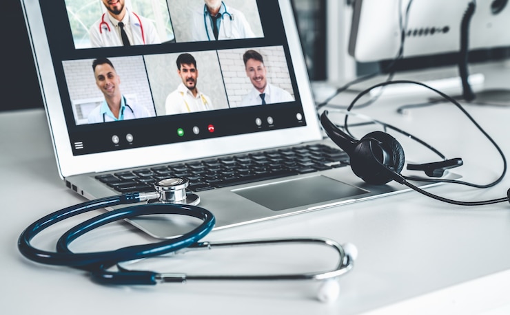 Photo telemedicine service online video call for doctor to actively chat with patient