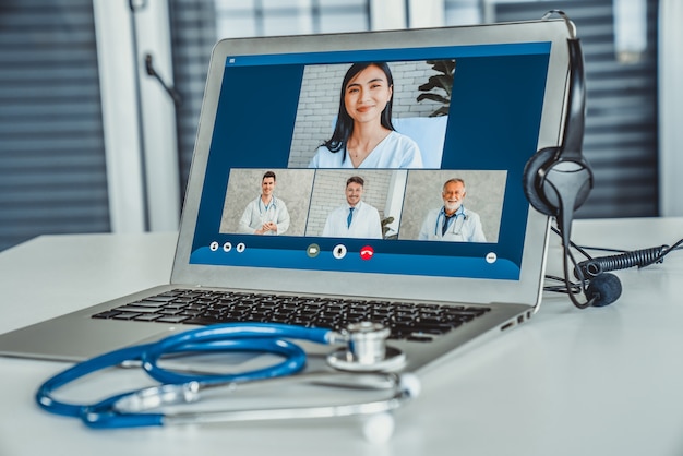 Telemedicine service online video call for doctor to actively chat with patient