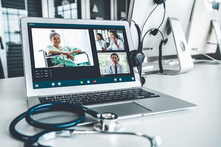 Photo telemedicine service online video call for doctor to actively chat with patient