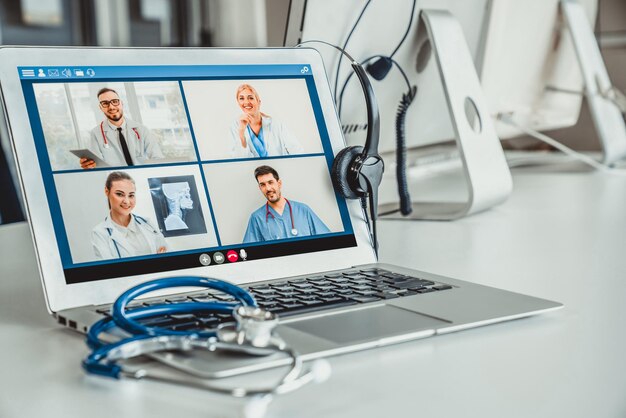 Telemedicine service online video call for doctor to actively chat with patient