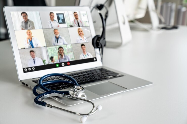 Photo telemedicine service online video call for doctor to actively chat with patient