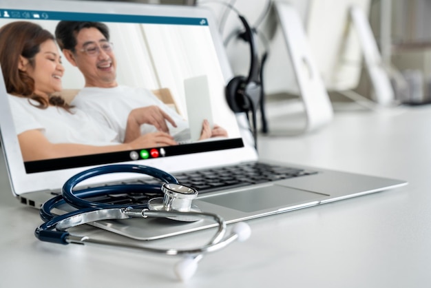 Telemedicine service online video call for doctor to actively chat with patient