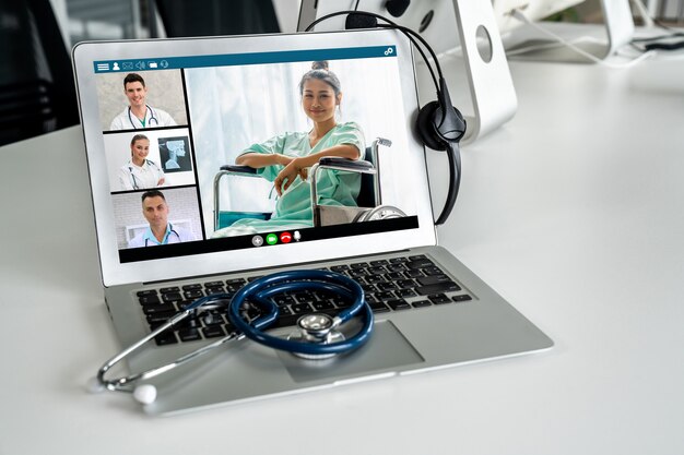 Telemedicine-service online videogesprek voor arts om actief met de patiënt te chatten