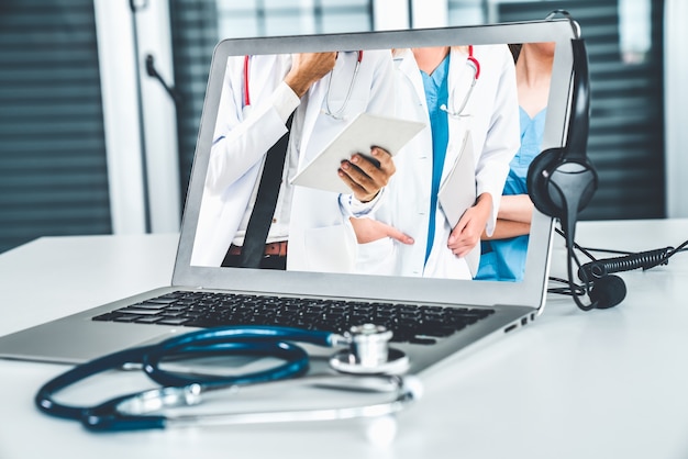 Telemedicine-service online videogesprek voor arts om actief met de patiënt te chatten