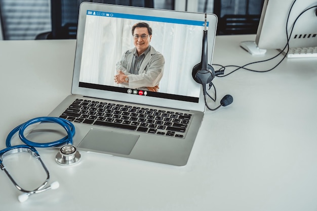 Telemedicine-service online videogesprek voor arts om actief met de patiënt te chatten