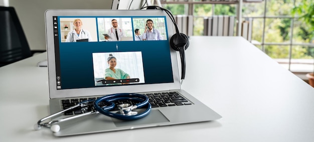 Telemedicine-service online videogesprek voor arts om actief met de patiënt te chatten